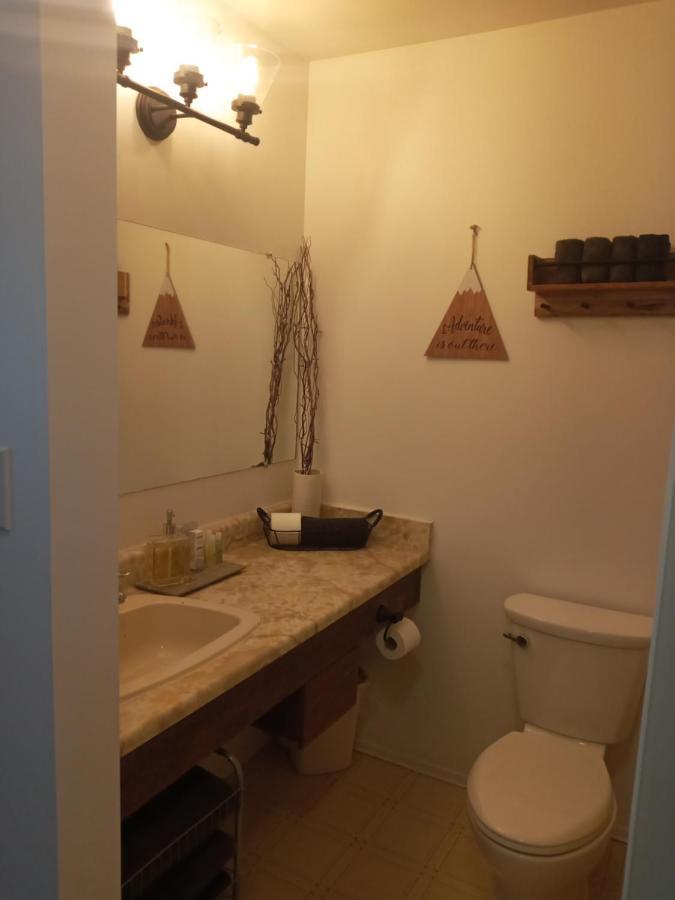 Village Center 2 Bedroom Condo Big White 외부 사진
